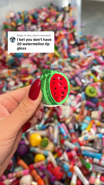 “I BET YOU DON’T HAVE 20 WATERMELON LIP GLOSSES” CHALLENGE 🍉😱 #shorts