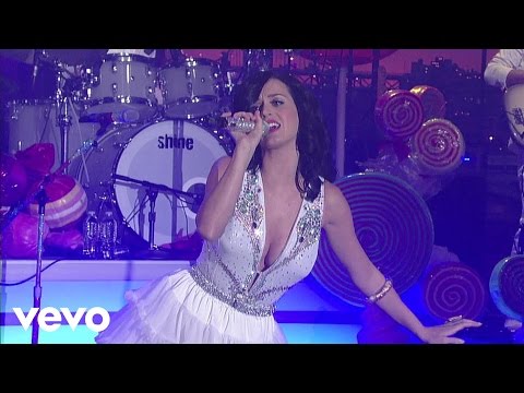 Katy Perry - I Kissed A Girl (Live on Letterman)