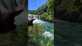 النهر الفاصل بين البوسنه وكرواتيا