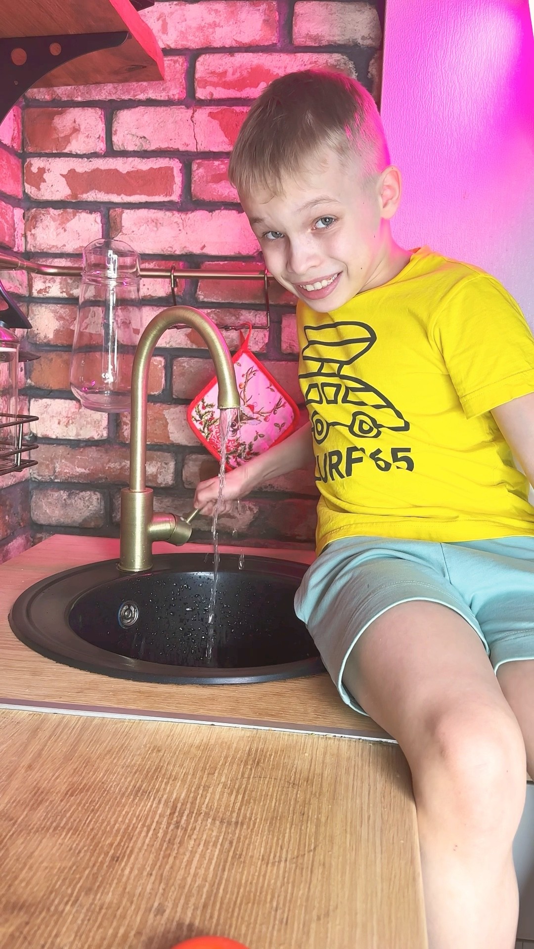 Funny KID pranked his DAD in shower ??????