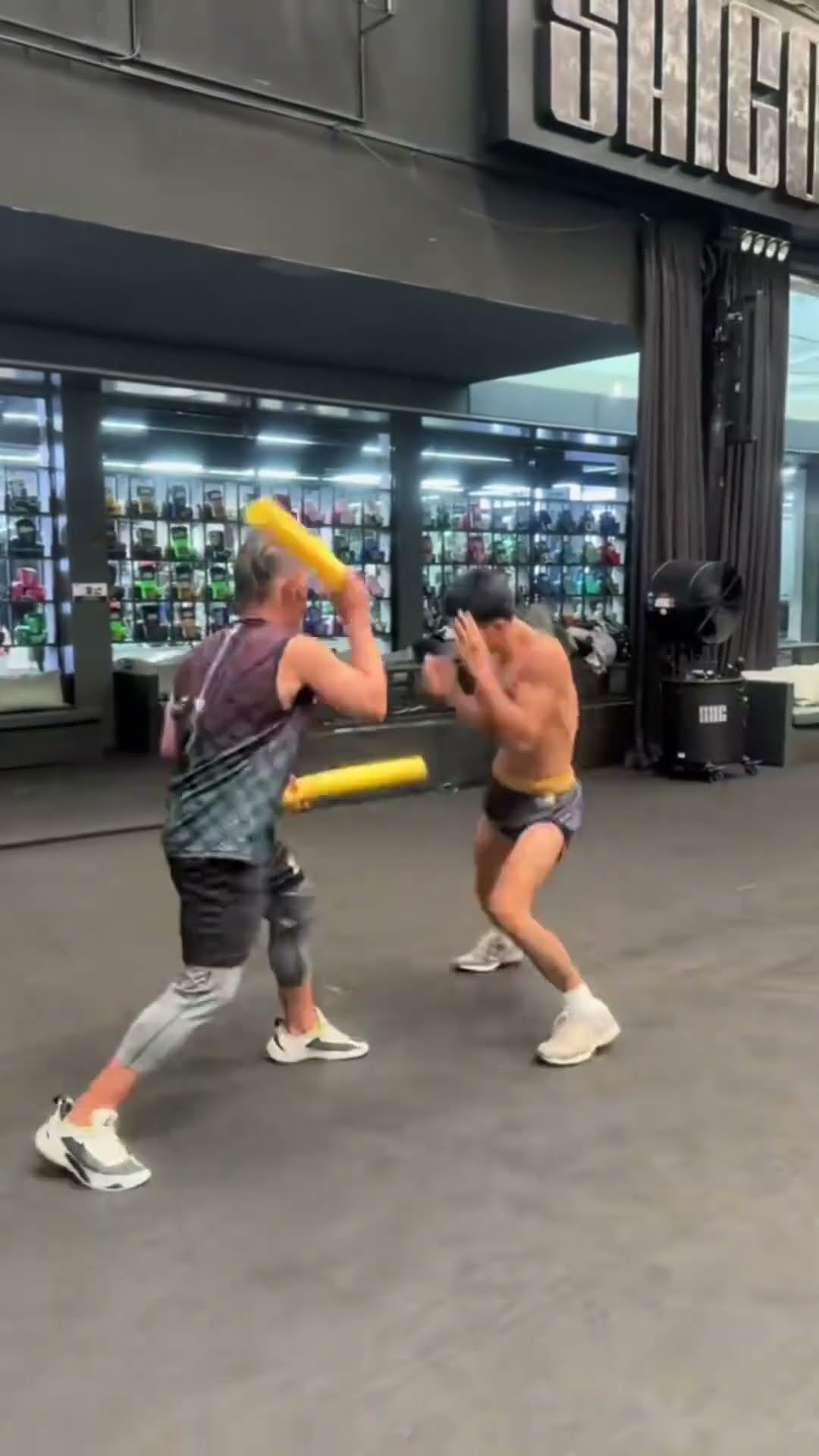 They say there's no kick in boxing, but what you don't know is that almost no fight has more