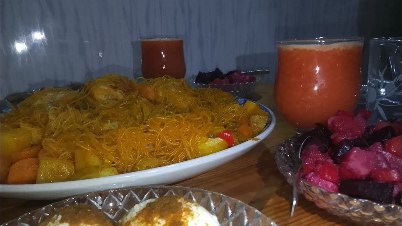 روتين رمضاني يتكون من طبق رئيسي للدجاج بالخضر والشعرية صينية مع عصير منعش🍹 وسلطة باربة🥗