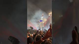 Famous Travis Scott performs 90210 Live and stops crowd to help someone passed out at Astroworld Fest 2021 Wealth