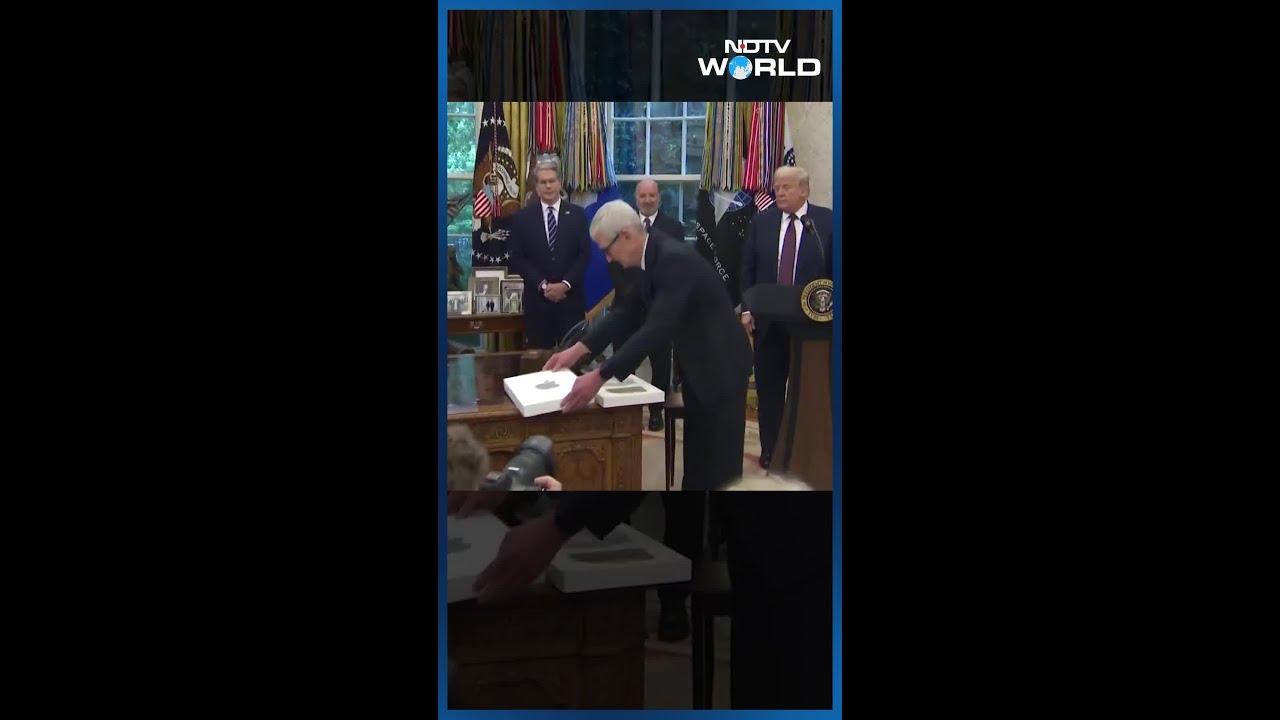 Apple CEO Tim Cook Presents 24-Karat Gold 