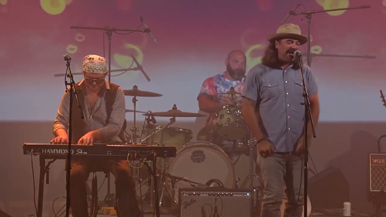 Смотреть «Will Vance & The Kinfolk - Don't Do It (Cover)» на YouTube Смотреть «Will Vance & The Kinfolk - Don't Do It (Cover)» на YouTube