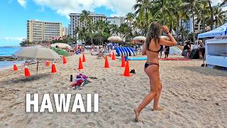 Hawaii People 🌴 Walking to the International Marketplace in Waikiki.