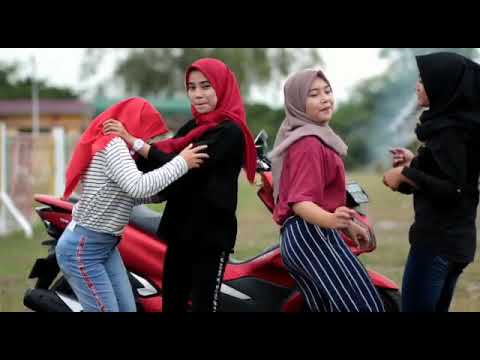 Cewek bugil goyang hot