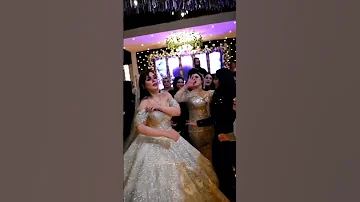 العروسه الفرفوشه بترقص هي واصحابها على اغنيه النهارده فرحي يا جدعان 