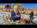 آشپزی و بقا در برف شدید در طوفان کوهستان زندگی کوچ نشینی در طبیعت یخ زده