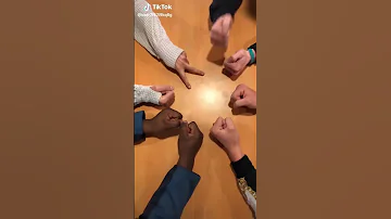 لعبه اليدين 