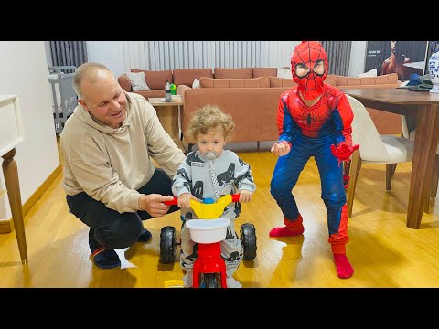 Fatih Selim Spiderman oldu gizli sırrını yanlışlıkla söyledi.Yavuz Emrenin yeni kırmızı bisikleti