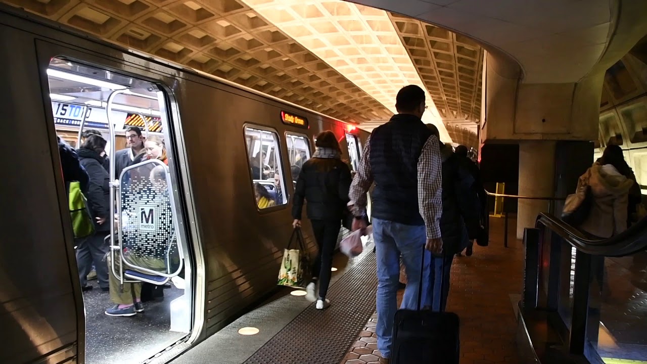 Washington DC Metro, Metro Center Transfer Station, USA - YouTube