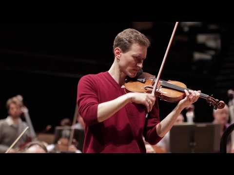 Josef Špaček in rehearsal with the Orchestre de Paris