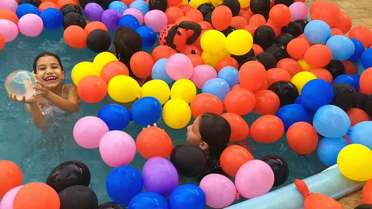 Desafio Do Balão Na Piscina Bela Para Meninas Youtube