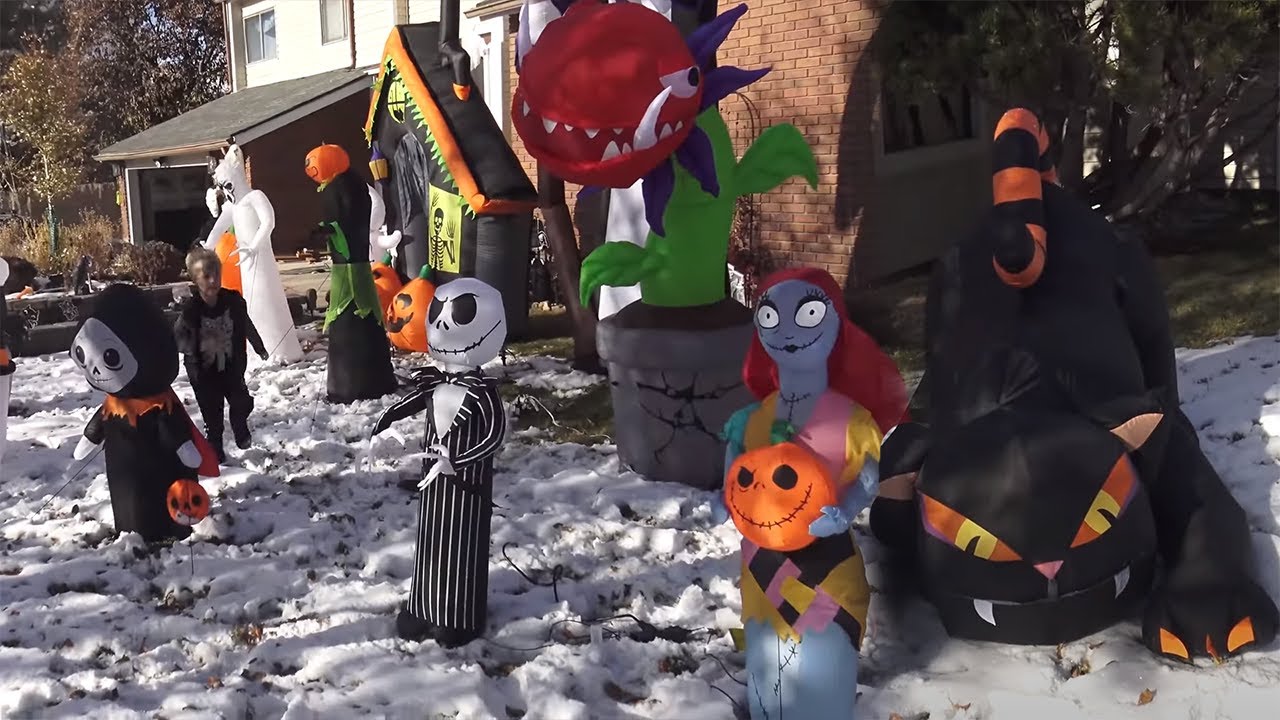 🎃👻 HALLOWEEN 2019! Unboxing Huge Inflatable Clearance Haul, Trick or Treating & Our Yard Display!