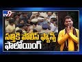 Cops prevent iSmart Sathi from live reporting on Tank Bund as fans mob him