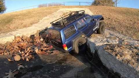 AXIAL SCX10 II Sensored Brushless RC Scale Crawler