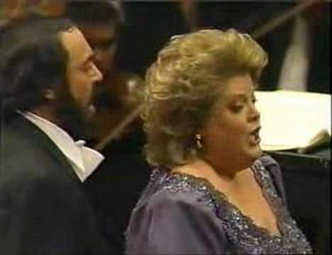 Luciano Pavarotti and Deborah Voigt in Ballo in Ma...