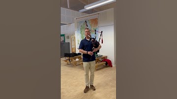 Bagpipe blowing and body analysis - DUNCAN MACRAE SL10 HAND-ENGRAVED STERLING SILVER BAGPIPE