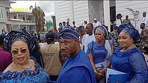 SEE ARRIVAL OF OONI OF IFE OGUNWUSI @ IYALAJE OODUA DR TOYIN KOLADE AT BIRTHDAY PARTY OF SIFAX IJEBU