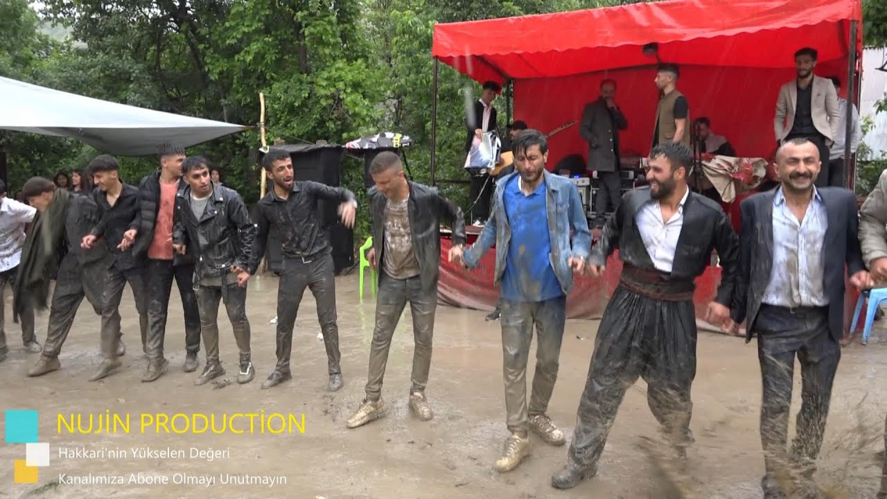 Milyonların İzlediği Çamurlu Halay ( Hakkari ) Kurdish Wedding - Kürt HALAYI