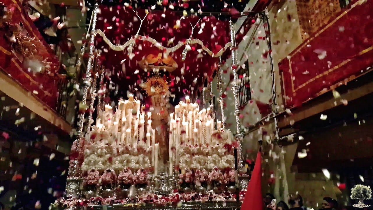 Petalá a la Virgen de la Divina Gracia de Padre Pío en Puebla de Cazalla - Pasan los Campanilleros