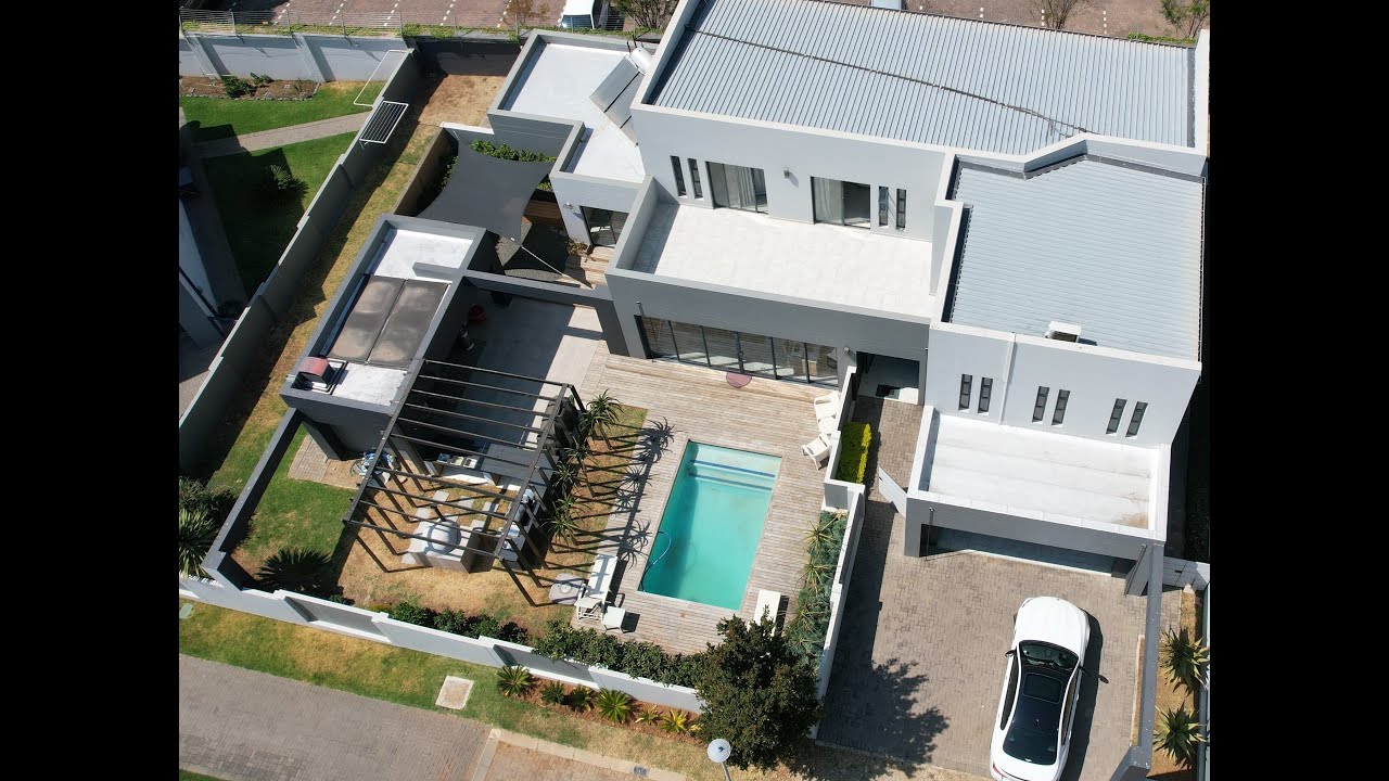 Touring a BEAUTIFUL FAMILY HOME in Silver Valley Estate with amazing