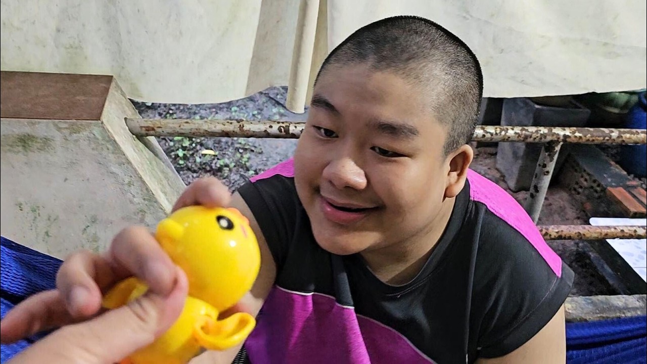 🌊🦆 Anh hai Mão xem Muội tắm mương với phao con vịt 💖 Anh Xí Muội 485