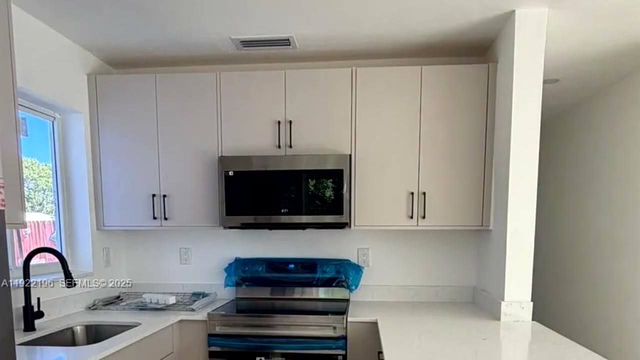 Residential for rent - 6117 NW 27th St 1, Margate, FL 33063