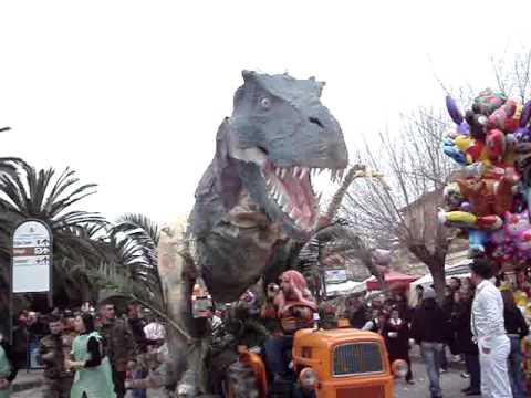 carnevale valledoria 2010 DINOSAURO da Erula con f...