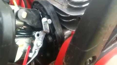 Engine air leak test - The easiest way ! - Demonstrated on a chainsaw.