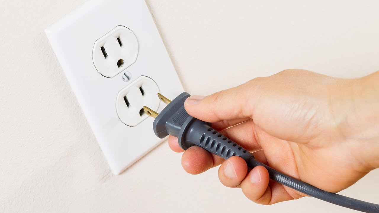 Save Money On Utilities With These 4 Easy Changes | Frugal Living Expert Lauren Greutman | Rachael Ray Show