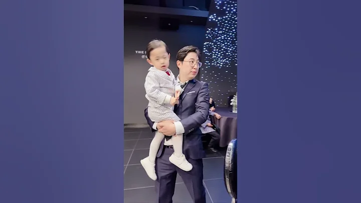 參加韓國姑姑的婚禮，雙胞胎兒子在婚禮上給爺爺奶奶賺足了面子 - 天天要聞