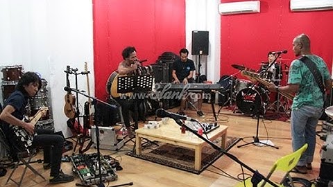 Slank - Percuma (Live Performance)