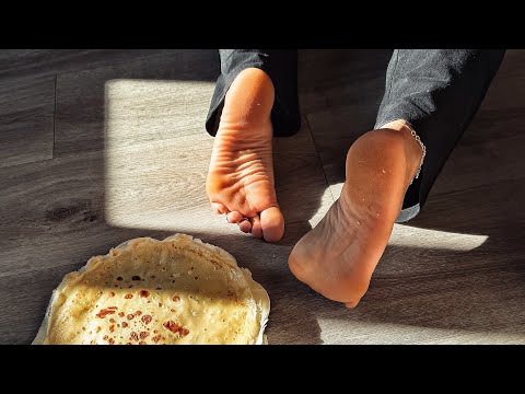 Cook barefoot, crepe / Maya Guest 🥞🦶🏼