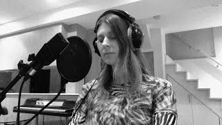 Lydia Ainsworth - Loretta