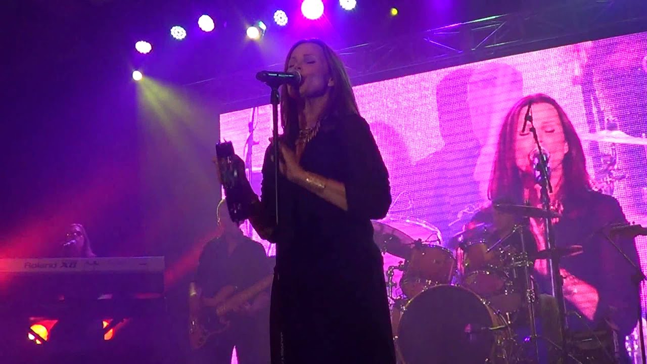 Belinda Carlisle en Chile 2013. Our Lips Are Sealed YouTube