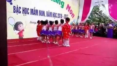 màn chào hỏi của các bé trường mầm non Hương Trạch