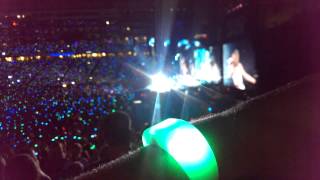 Taylor Swift - 1989 Tour LED Wristband in action