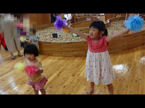 バナナ君体操を踊る姉妹
