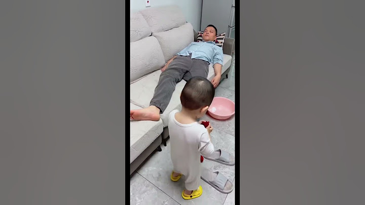 兜兜实在太暖心了，爸爸下班回来不舒服兜兜竟然把爸爸照顾这么好 #funny #cute #baby #萌娃