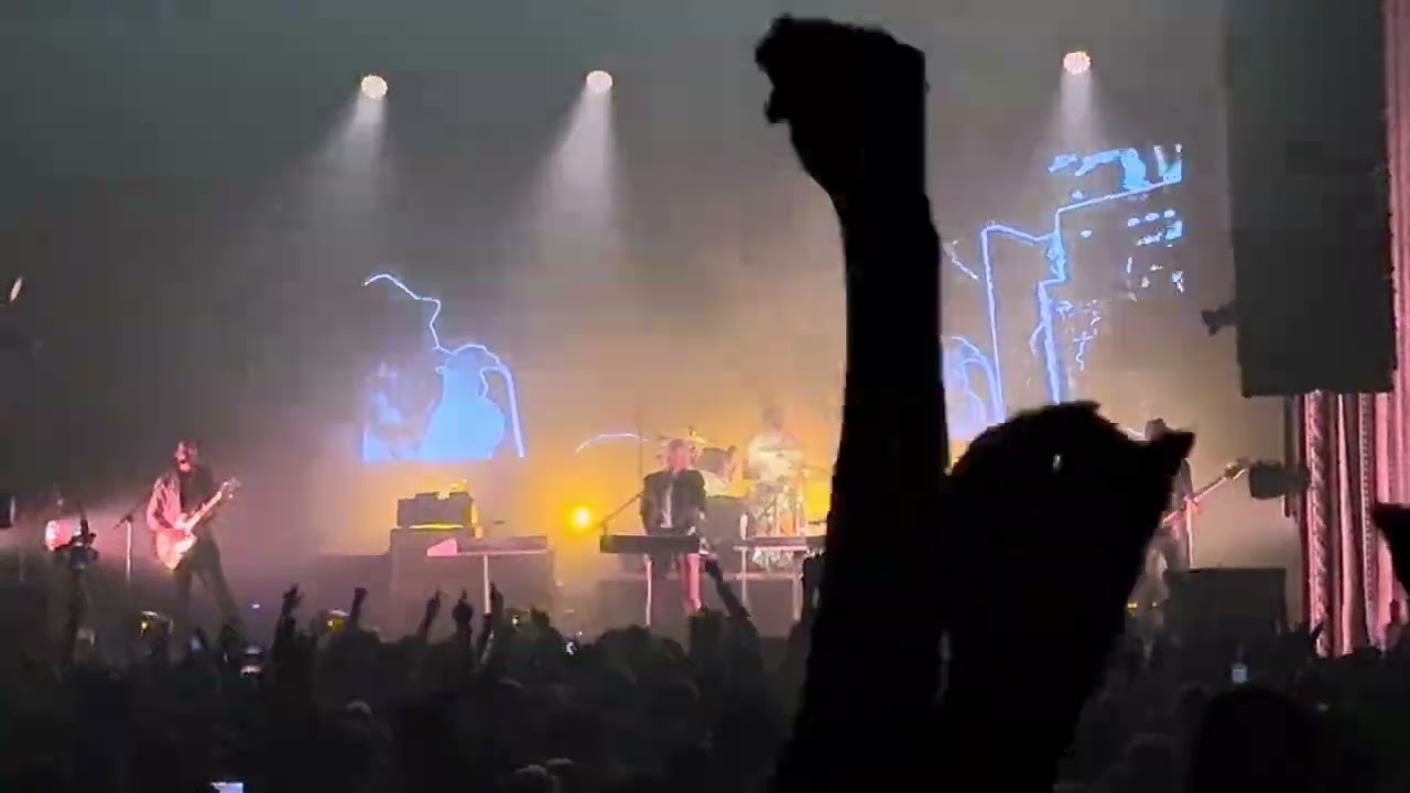 Metric - Gimme Sympathy Live at @MTelus Montreal Summer 2025 