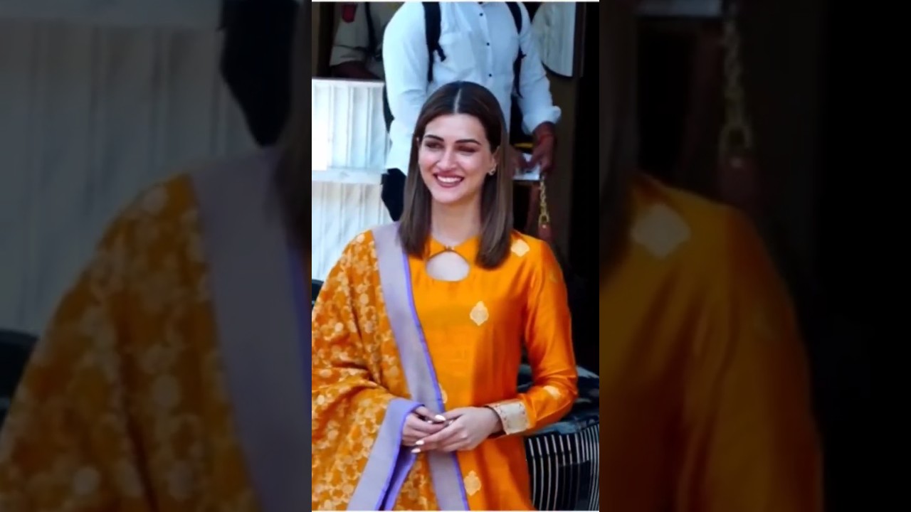 KRITI SANON SMILE 😘 