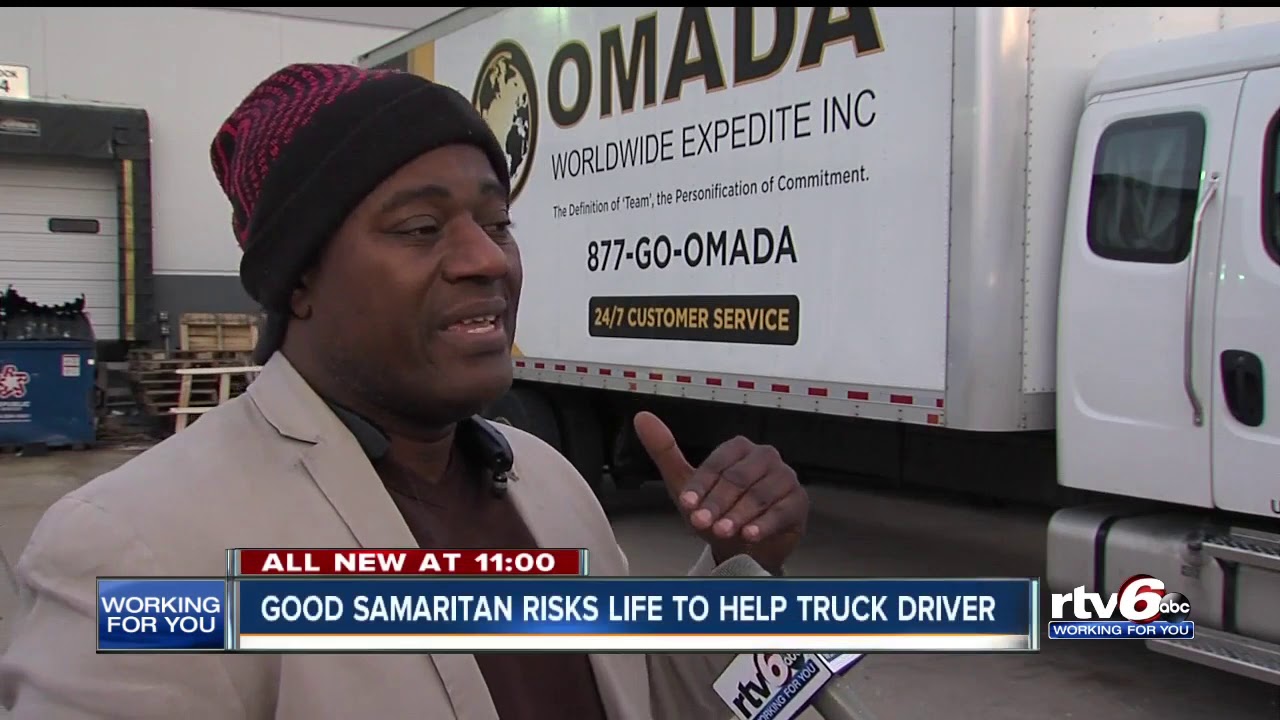 Good Samaritan risks life to help truck driver - YouTube