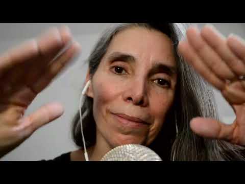 ASMR  TE CUIDO Y TE PLATICO EN MURMULLOS
