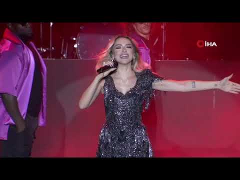 25 bin kişi Hadise ile coştu...