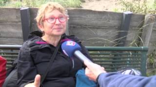 Zware strandwandeling door harde zuidwestenwind tijdens Strandzesdaagse