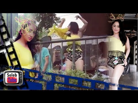 Dewi Perssik Pamer Bokong Seksi di Video Clip Terbaru