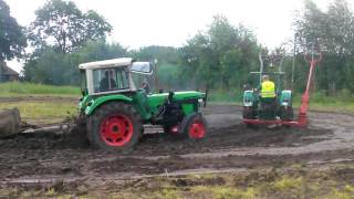 Alte Traktoren bei der Arbeit beim 25 Jubiläum der Doskerkerls!