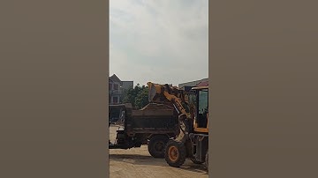 Máy xúc lật múc cát lên công nông ba bánh #shsorts